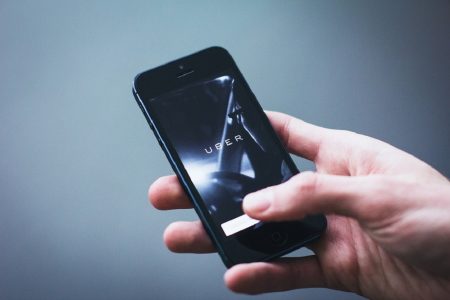 Uber i Nike współpracuje z Coinbase. Klienci mogą płacić w kryptowalutach