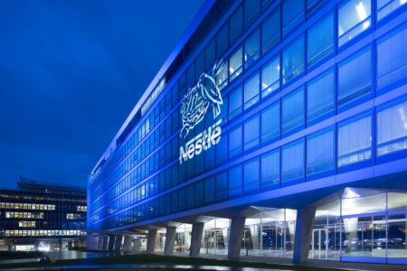 Nestlé i Carrefour testują technologię blockchain w branży spożywczej