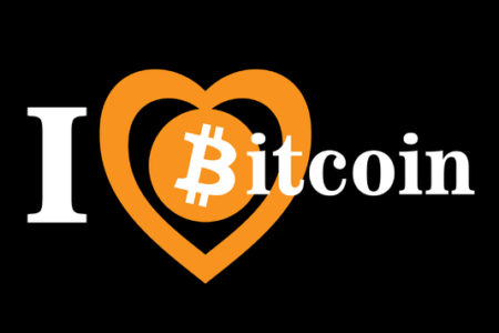 Dr Doom w koszulce z napisem „Kocham Bitcoin”? | Mike Novogratz wygrał zakład!
