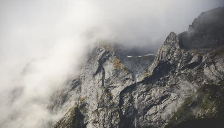 Toksyczny biznes pod Everestem: jak powstał wart 20 mln USD mechanizm wyłudzeń?