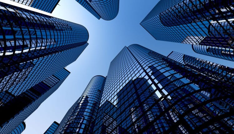 Masowe zwolnienia w KMPG, Nike, innych firmach. Korporacyjna elita pod topór?