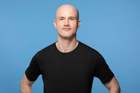 Brian Armstrong ostro o SEC. „Powinni przeprosić za wyrządzone przez nich szkody!”