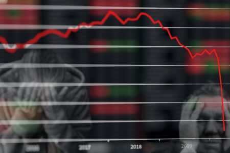 Rynki reagują po ataku na Ukrainę. Spadki kursów kryptowalut, rośnie ropa i złoto.