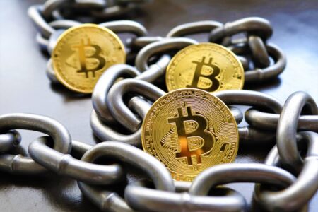 Korelacja Bitcoina do S&P 500 osiąga najwyższy poziom od 17 miesięcy