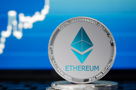 Etherum tworzy historię – przebija Bitcoina zainteresowaniem inwestorów o 32%