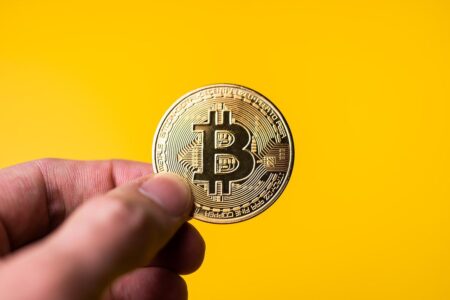 Analityk: bitcoin po 10 000 USD jeszcze w tym roku? Przyczyną ma być… mroźna zima?￼