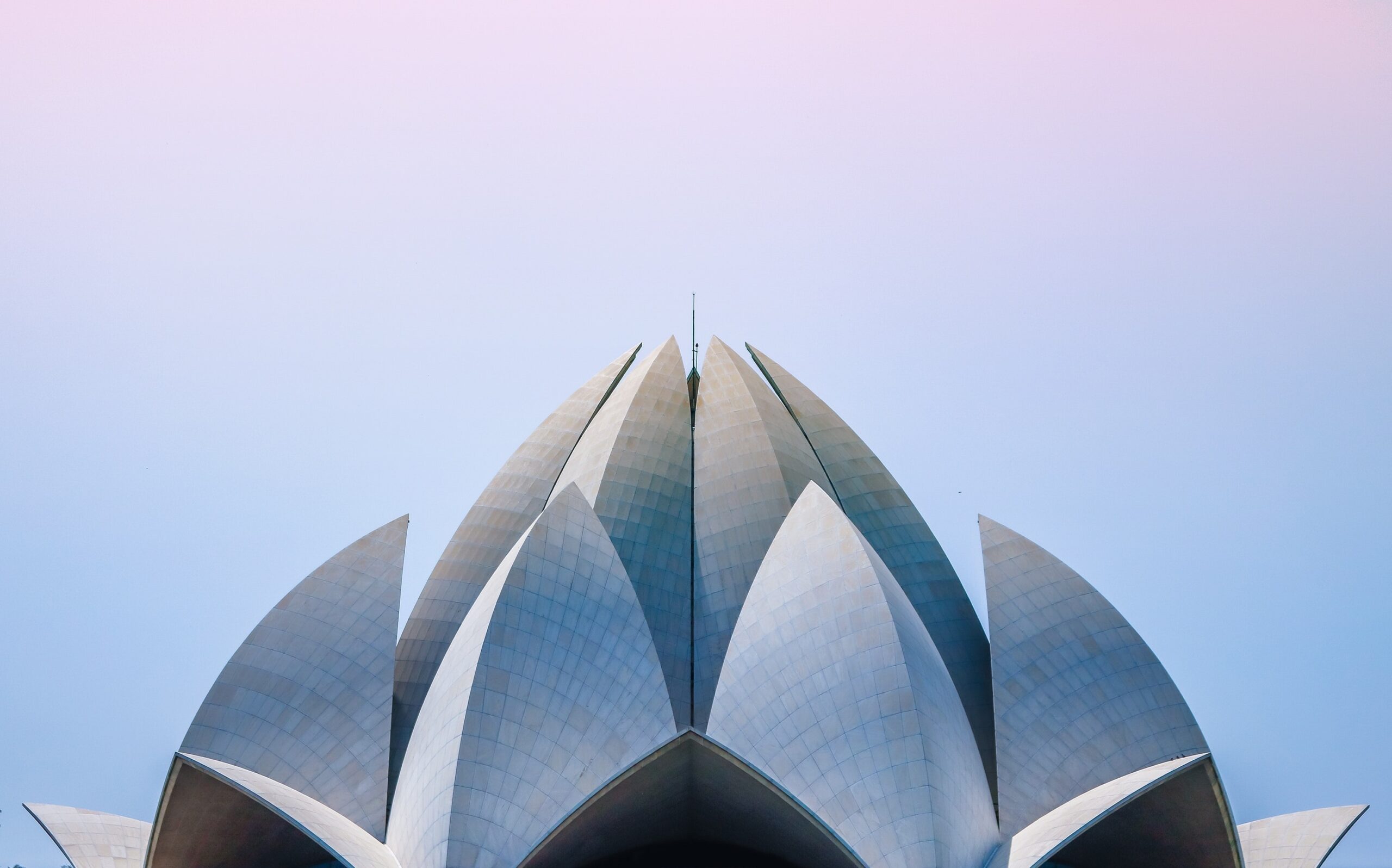 Widok nowoczesnej budowli z Indii