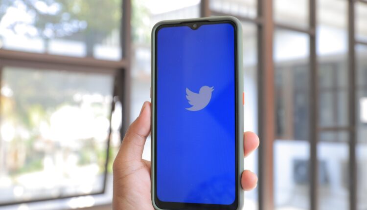 Twitter zamyka biura a pracownicy rezygnują