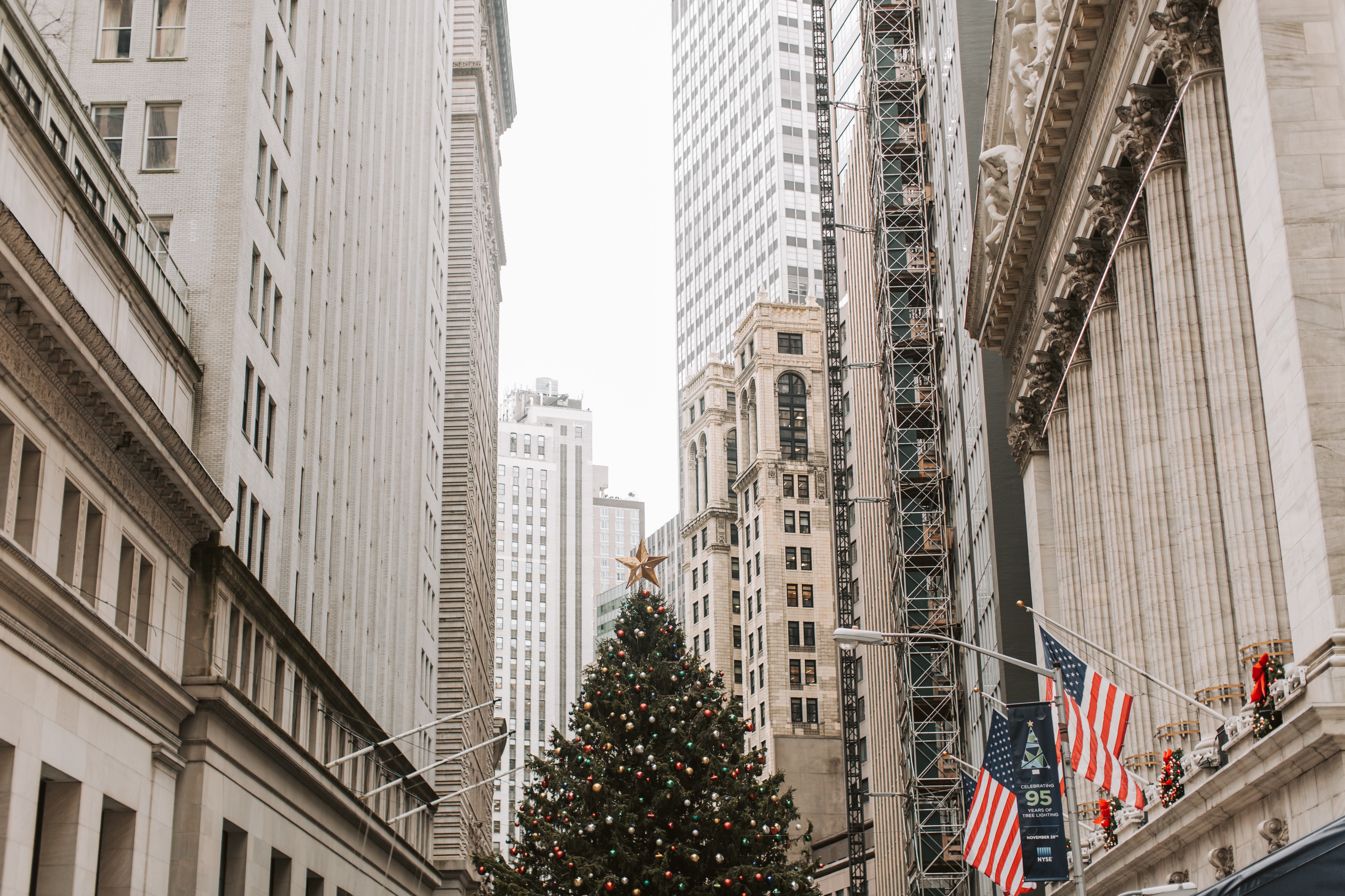 Fundusze rekordowo szortują dolara. Byki na dobre wrócą na Wall Street?