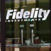 Zdjęcie loga i napisu Fidelity Investments na budynku