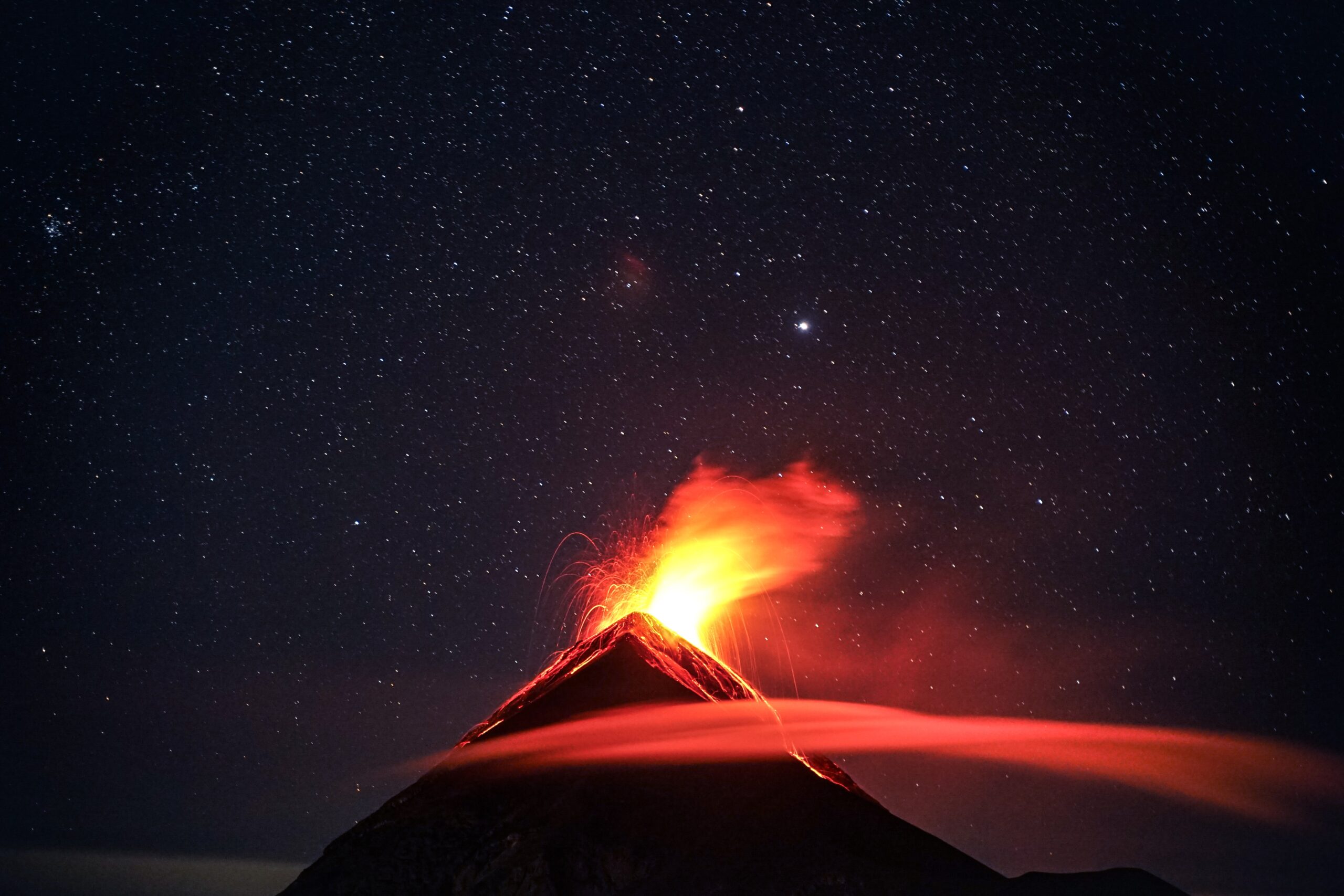 Zdjęcie erupcji wulkanu