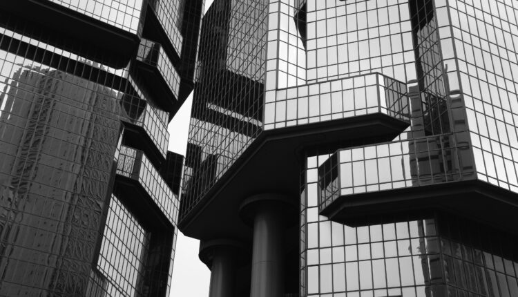 Fala zwolnień w korporacjach, wzrost startupów. Szansa dla kryptowalut?