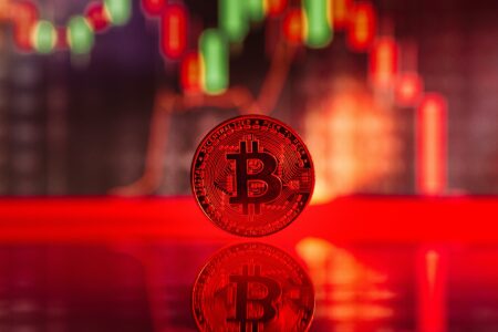 Pierwszy w historii Bitcoin krzyż śmierci prowadzi byki na rzeź? 25 000 USD nie do przejścia