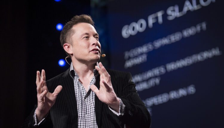 Elon Musk przyznaje: spadły przychody z reklam i mamy problemy