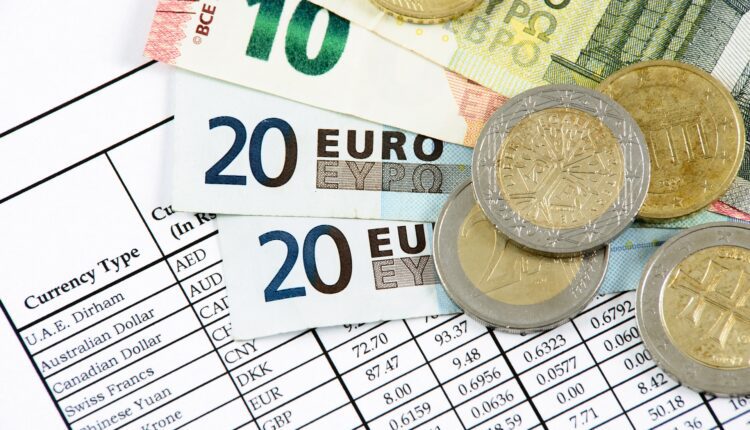 Kursy walut oczekują na kluczowe dane gospodarcze. Lada dzień wszystko się rozstrzygnie