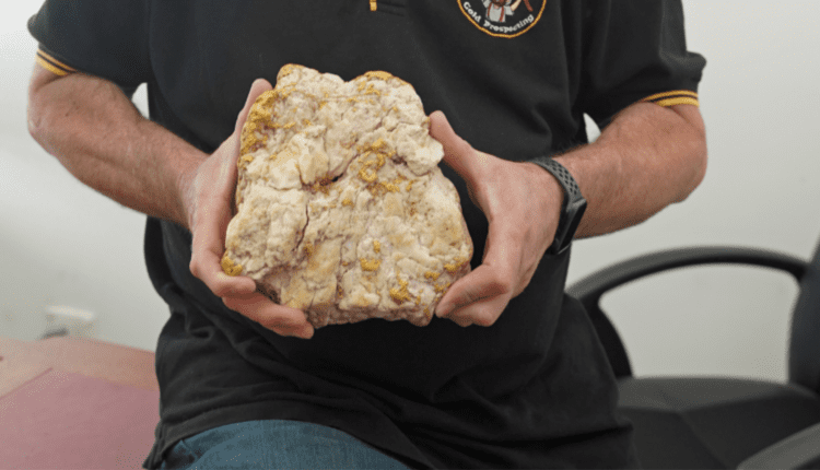 Australijski poszukiwacz-amator wzbogacił się o 2,6 kg złota