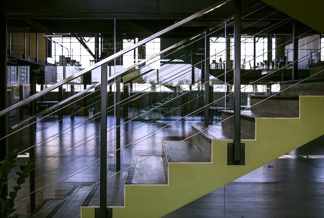 Rynek nieruchomości pod presją. Biura stoją puste. To może oznaczać ogromne kłopoty dla banków