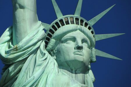 Niepokojący raport z USA. Odpływ depozytów liczony w miliardach. Znany inwestor wieszczy kryzys kredytowy