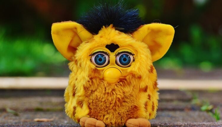 Pamiętasz kultową zabawkę z lat 90-tych? Hasbro wskrzesza Furby’ego