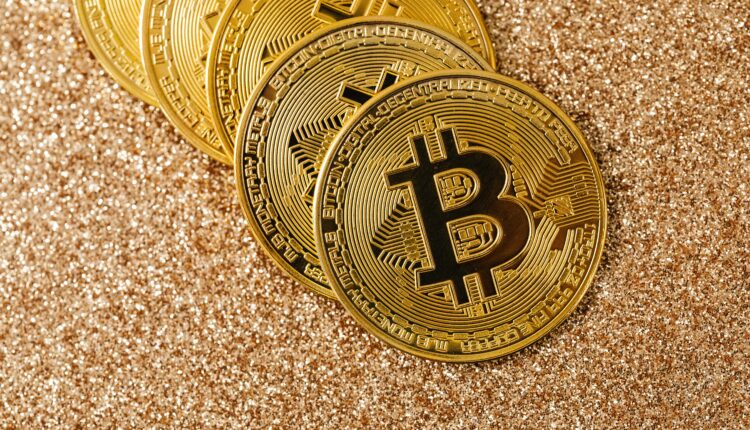 Bitcoin znów powyżej 26,000 USD. Co z giełdami – instytucje uciekają? Glassnode przejrzał dane