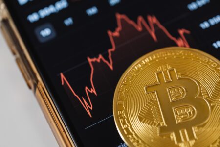 Bitcoin wysyła niepokojące znaki, zmienność umiera? 'Antywskaźnik’ przed nami