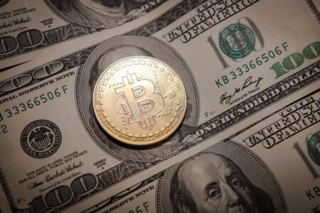 Potężny bank z szaloną prognozą ceny Bitcoina. Kiedy 50,000 USD i 120,000 USD za BTC?
