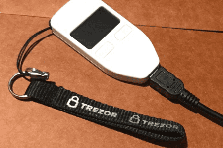 Trezor przyznaje, że klucze prywatne mogą być zagrożone