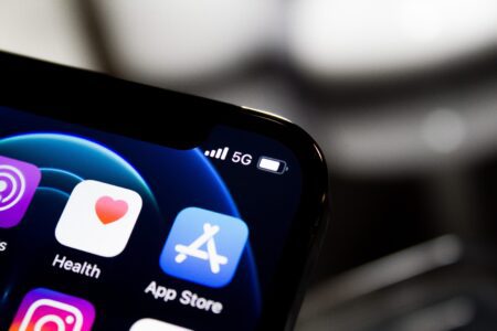 Apple w tarapatach: czy branżowy gigant blokował konkurencję swoimi aplikacjami kryptograficznymi?