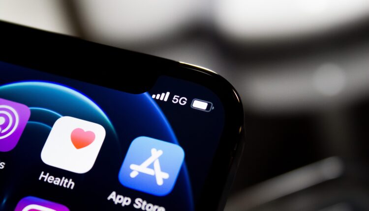 Apple w tarapatach: czy branżowy gigant blokował konkurencję swoimi aplikacjami kryptograficznymi?