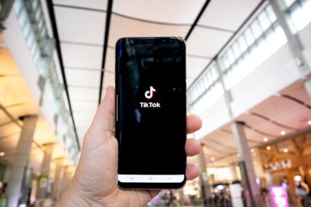 TikTok korzysta z problemów Twittera i uruchamia nowe, całkowicie zmieniające serwis funkcje