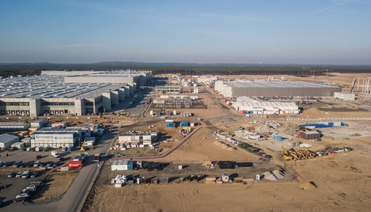 Tesla we Francji? Jest szansa na wielką inwestycję!