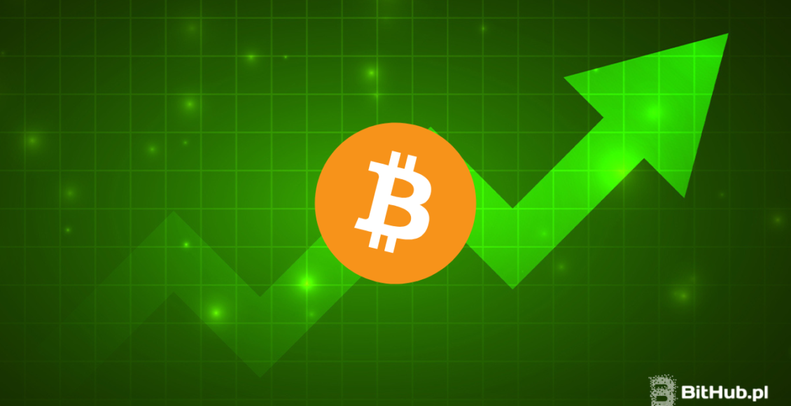 logo bitcoina na zielonym tle z rosnącą strzałką