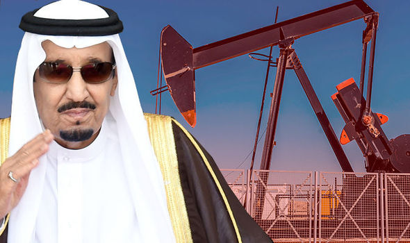 Król Saudów na tle kopalni ropy