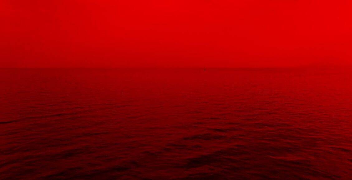 Czerwony ocean i bezkres wody