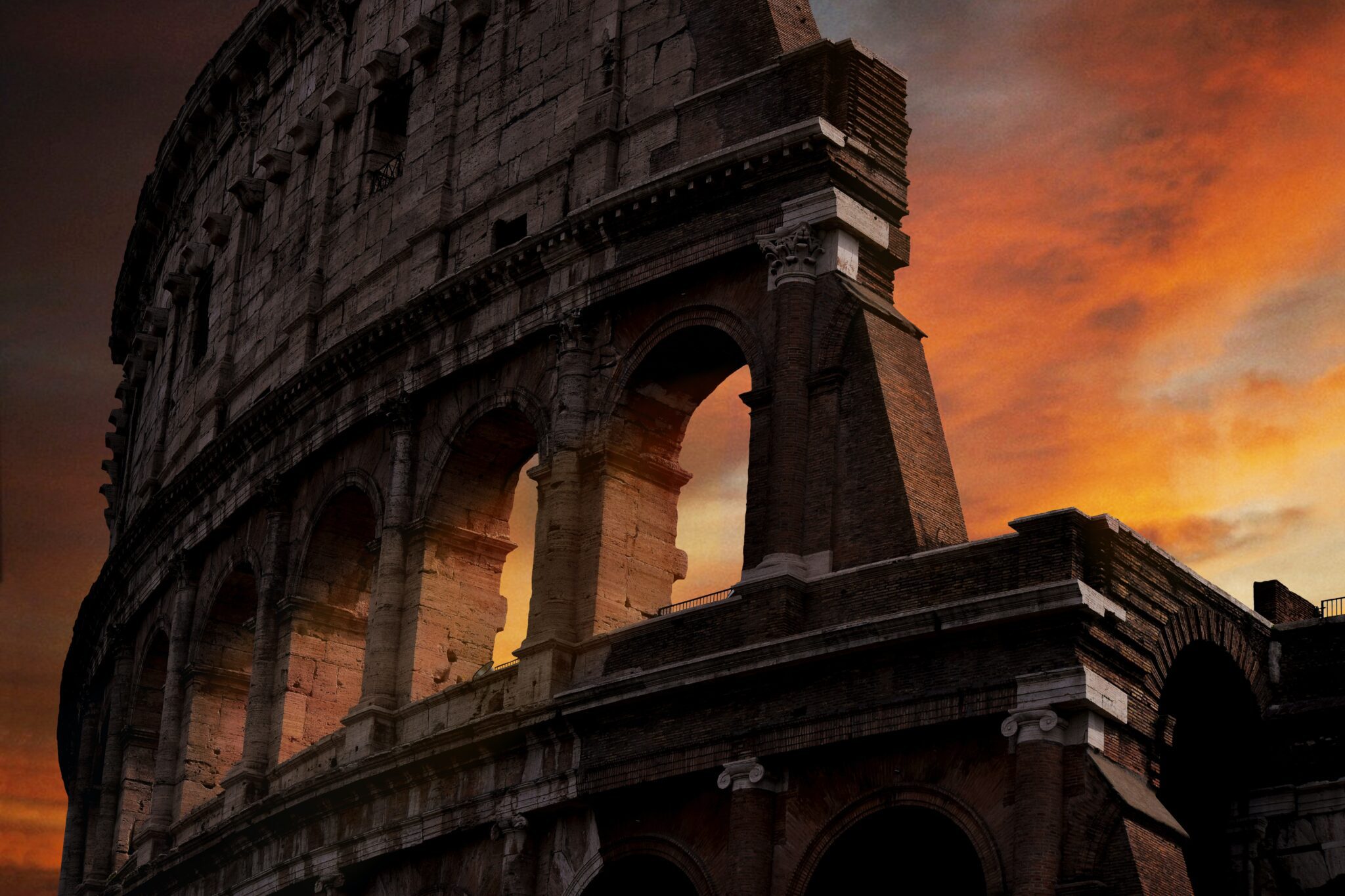 Koloseum z czerwonym niebem w tle