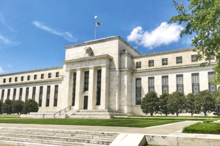 Fed nie zna litości. Wydał bankowi nakaz zaprzestania obsługi firm kryptowalutowych!