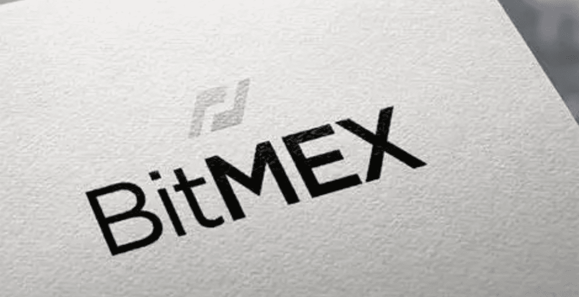 logo firmy BitMEX wydrukowane na kartce papieru