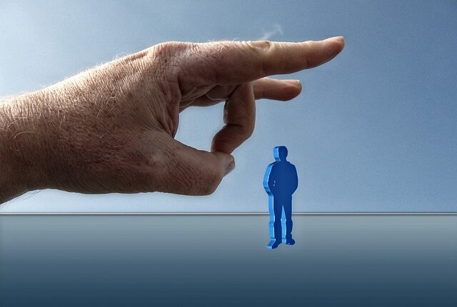 Kryzys w szeregach giganta? Wstrzymuje nabory i tnie etaty. Największe cięcia szykują się… w dziale rekrutacji