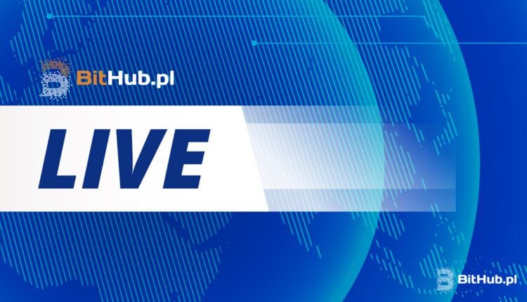 Napis BitHub Live na niebieskim tle i kulą ziemską obok