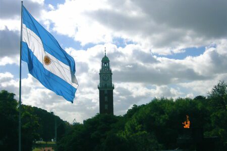 42 miliardy pomocy, urzędowa kontrola waluty w odstawkę. Argentyna porozumiała się z IMF