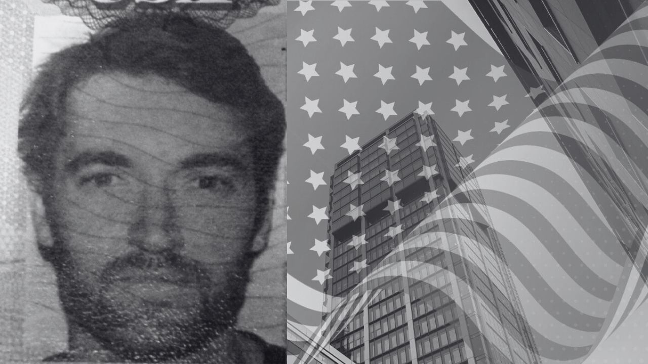 zdjęcie paszportowe rossa ulbrichta na tle amerykańskiej flagi, kolorystyka biało-czarna