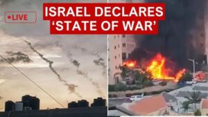 Płonące budynki w Izraelu i wystrzeliwane rakiety