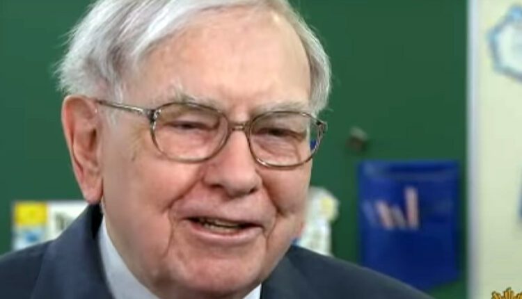 Tylko krowa nie zmienia poglądów? Wydało się: Warren Buffett zarabiał na BTC