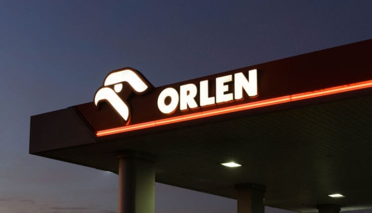 Nowa Polska 'bez Orlenu’? Opozycja chce 'janosikowych’ 14,6 mld PLN. Na tańszą energię dla Polaków