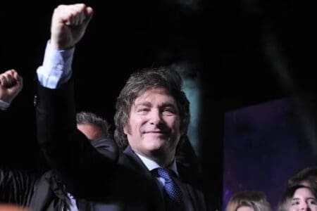 Libertarianin prezydentem! Milei wygrywa wybory, „przyszłość jest wolnościowa”