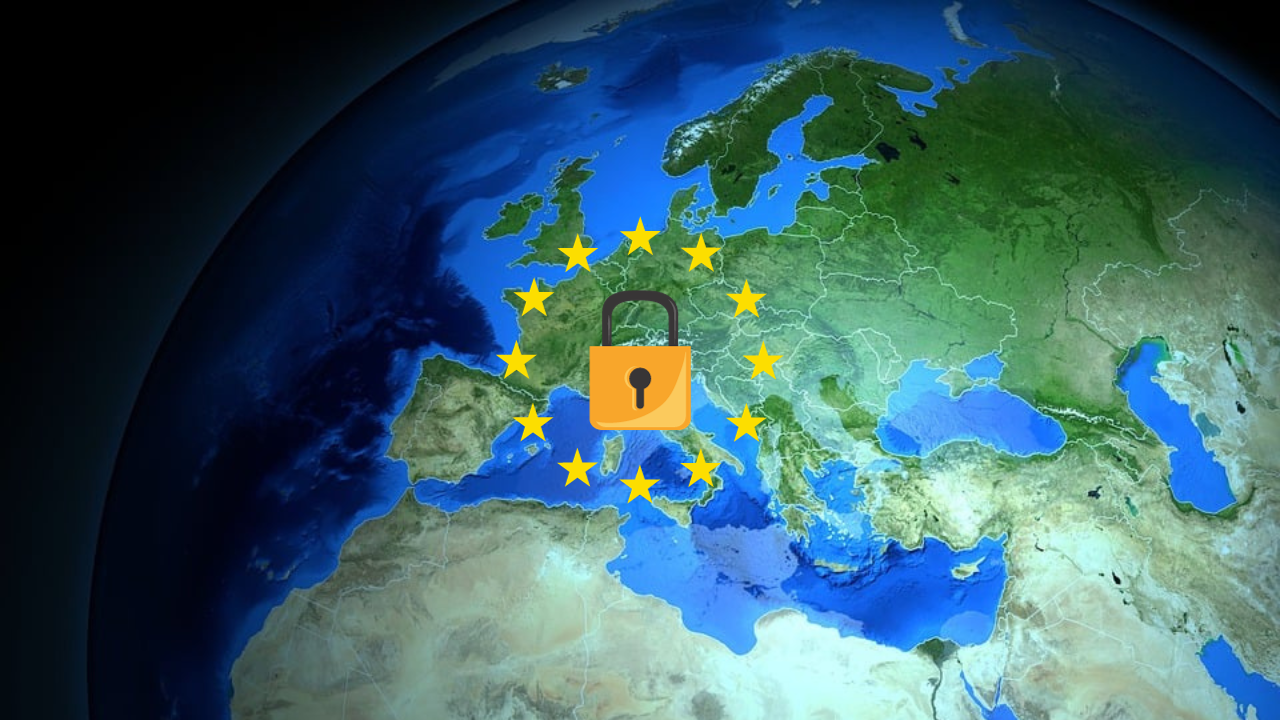 mapa europy widziana z kosmosu, na środku gwiazdki unii europejskiej oraz kłódka