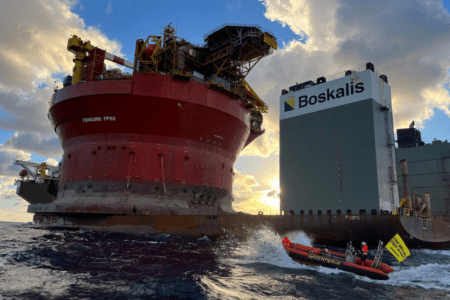Shell pozywa Greenpeace za wtargnięcie na pokład tankowca. W tle milionowe odszkodowanie