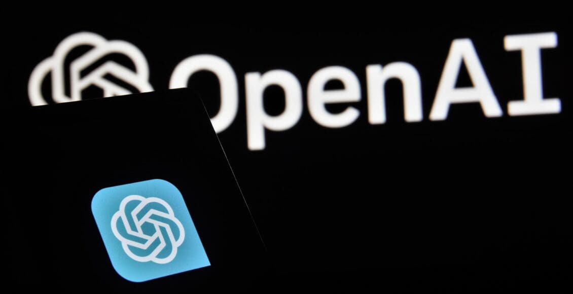 Logo OpenAI na czarnym tle