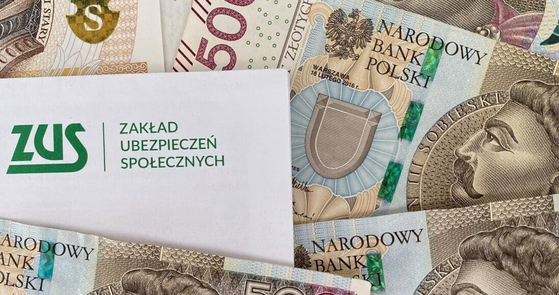 polskie banknoty oraz logo zus