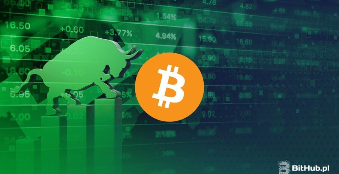 Zielona grafika z bykiem symbolizująca wzrosty na rynkach oraz logo Bitcoina
